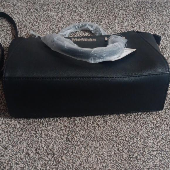 Kenneth Cole Reaction KN1550 Magnolia Handbag Top Handle Messenger Crossbody - Picture 4 of 5